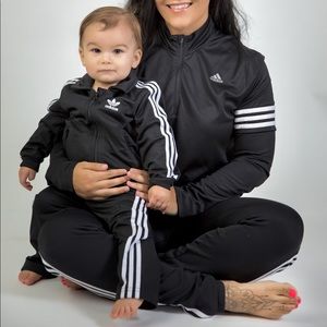 Mommy&Me matching Addidas track suit🖤